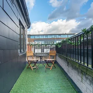  Apartment Luxury City Centre Penthouse With Balcony - 2 Bed